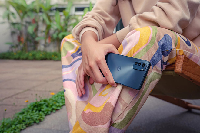 Motorola ra mắt smartphone chống thấm nước giá cực mềm - 1
